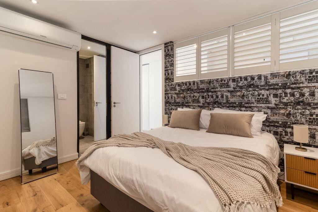 705 The Glengariff Apartment